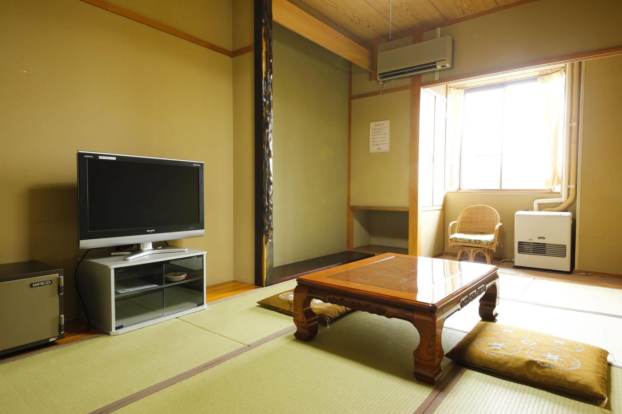 Oyado Hachibei Hotel Takayama  Exterior photo